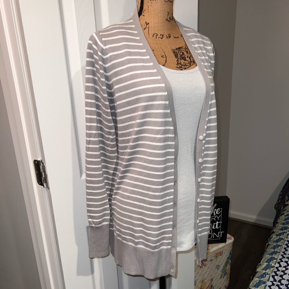 Cardigan - Picture 2 of 10